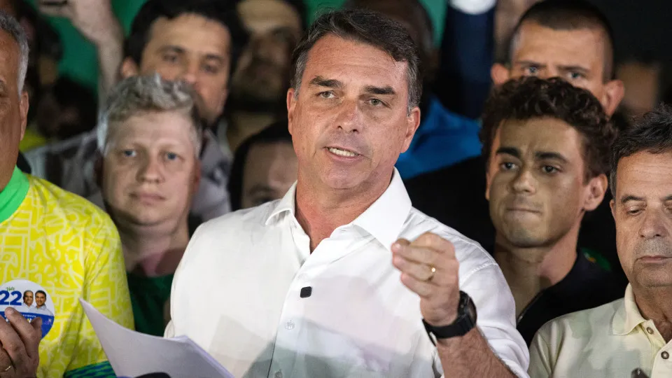 EUA negam ter facilitado saída de Flávio Bolsonaro para Miami