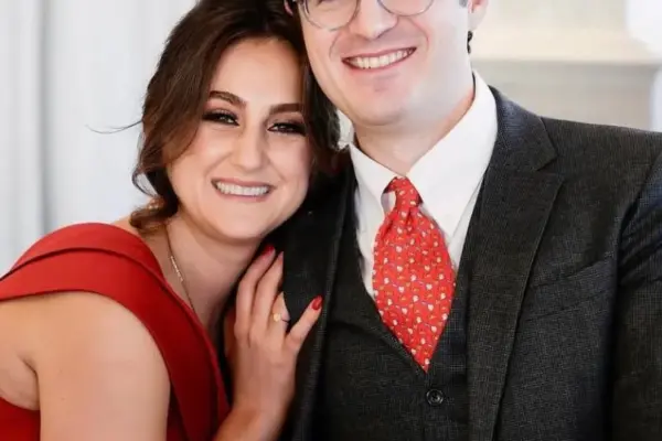 Casal recém-casado e grávida entre mortos de desabamento em Atenas
