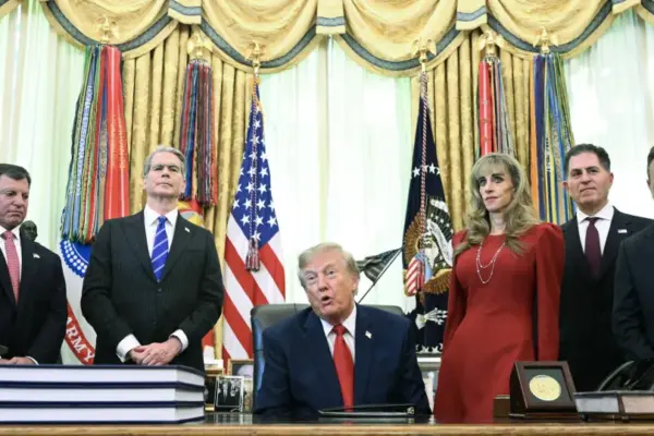 Quem é Susan Dell, mulher que chamou atenção ao lado de Trump?