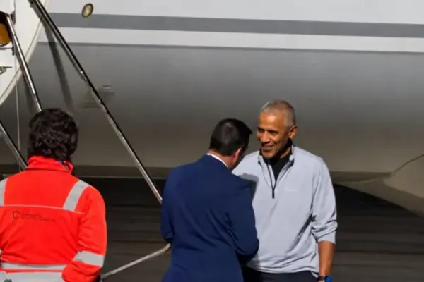 Barack Obama já está em Portugal. As imagens da chegada a Cascais