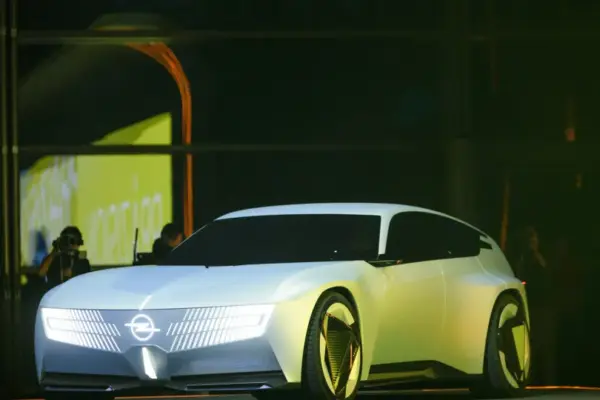 Opel STX Concept reinventa as carrinhas de olho no futuro