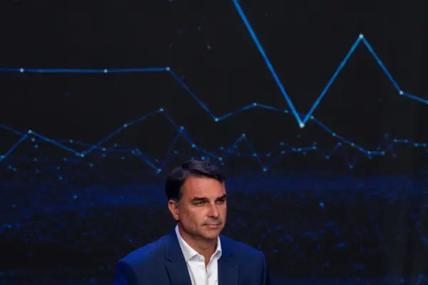 Bolsonaro promete cashback via Pix em contas pagas pelos consumidores